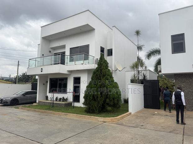 3bdrm Townhouse/Terrace in East Legon for sale