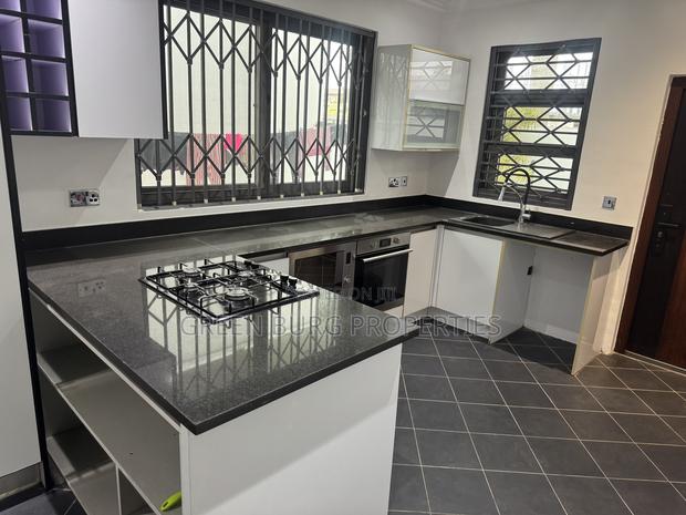 3bdrm Townhouse/Terrace in East Legon for sale photo 12
