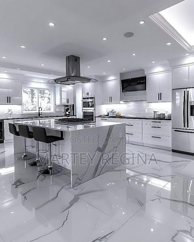 Luxury Kitchen Cabinets · Photo 2