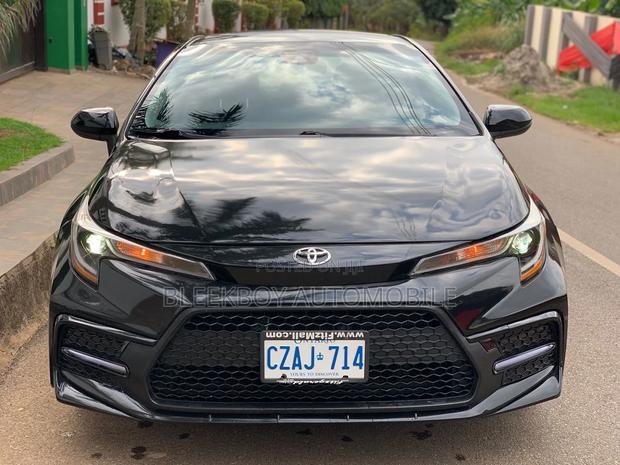 Toyota Corolla SE 2020 Black photo 6