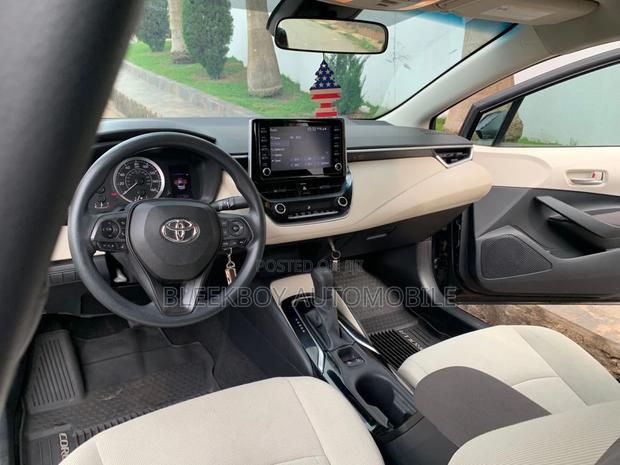 Toyota Corolla SE 2020 Black photo 10