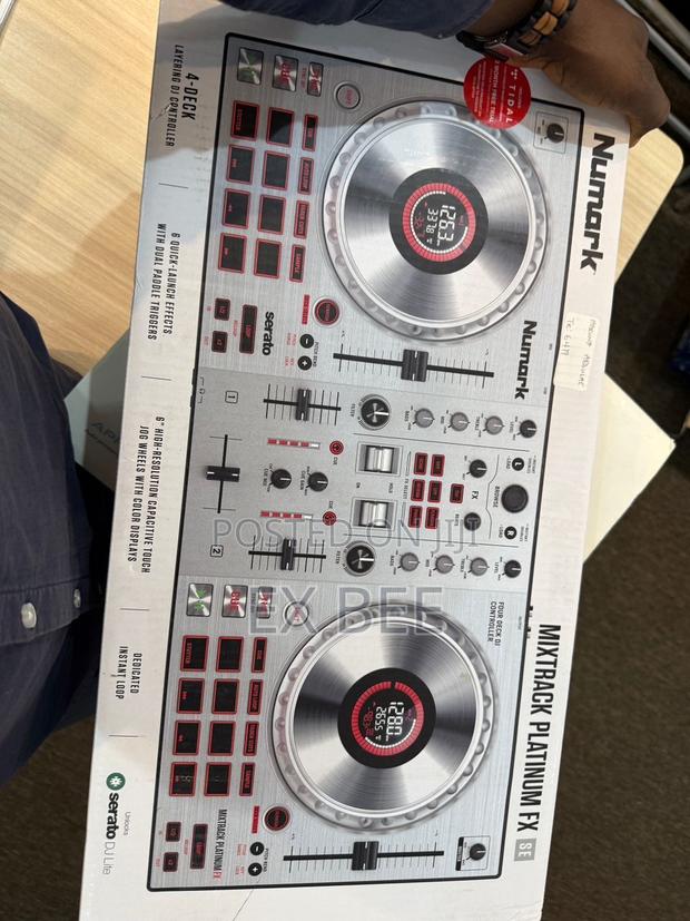 Numark Mixtrack Platinum Fx 4-Deck Serato Dj Controller* Silver* · Photo 3