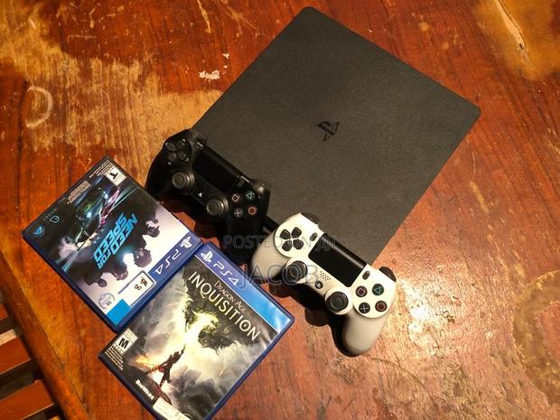 Ps4 1tb With Two Controllers and 4 Games photo 2