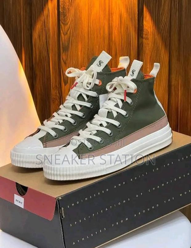 Original Converse High Tops Sneaker · Photo 3