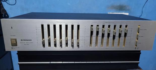 Pioneer Sg-300 Silver 7 Band Graphic Equalizer · Photo 3
