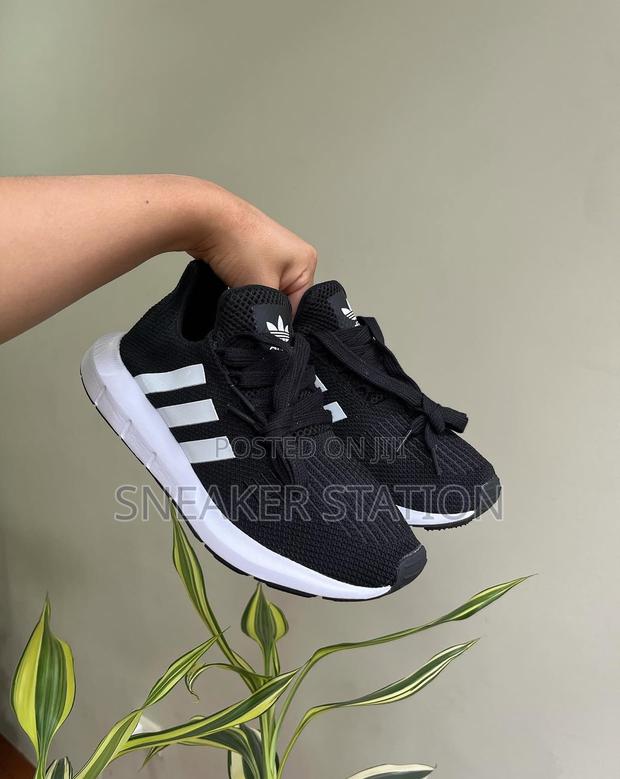 Adidas Swift Black/White · Photo 4