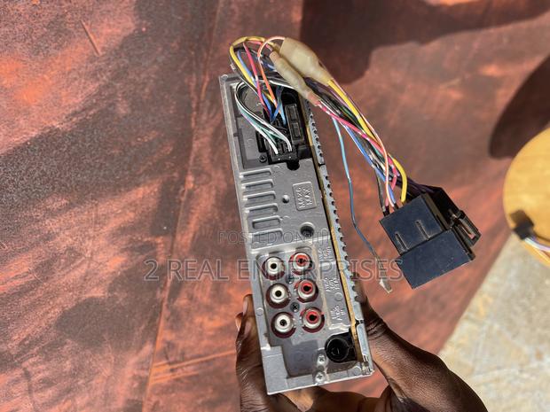 Sony CDX-Gt300 or CDX-Gt300s Car Stereo Head Unit photo 2