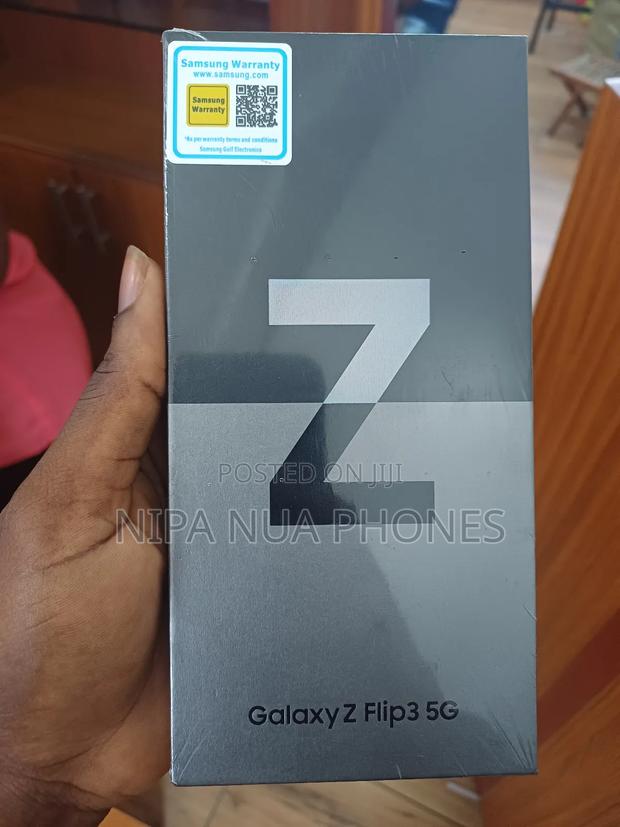 New Samsung Galaxy Z Flip 3 128 GB Black · Photo 2