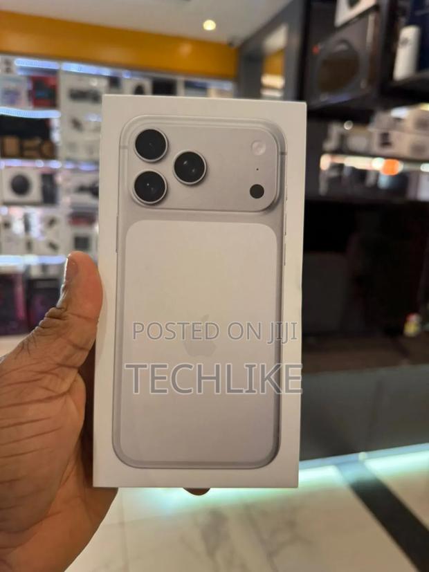New Apple iPhone 17 Pro Max 512 GB Silver · Photo 2