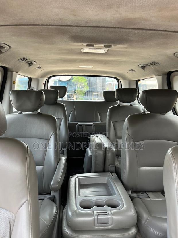 Hyundai Starex 2012 Black