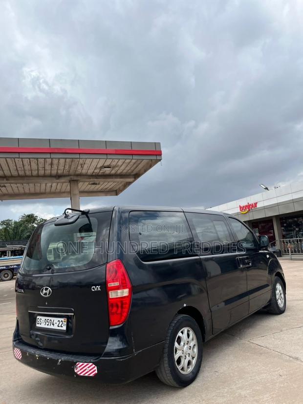 Hyundai Starex 2012 Black