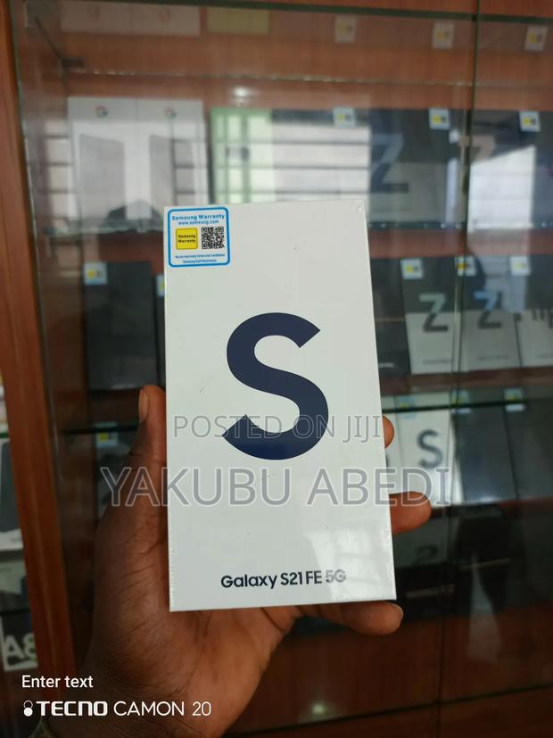 New Samsung Galaxy S21 FE 5G 128 GB Black · Photo 2