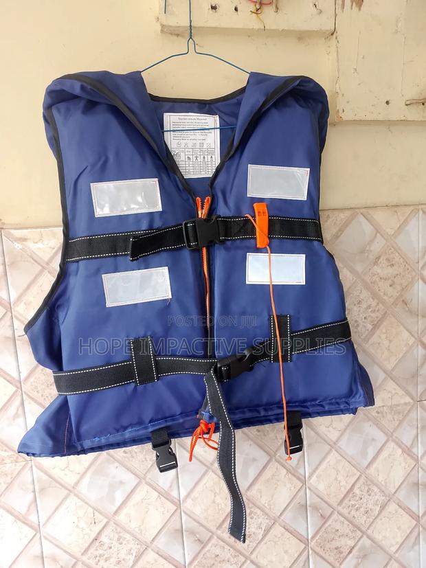 Quality Life Jackets With Reflectors And Whistle.