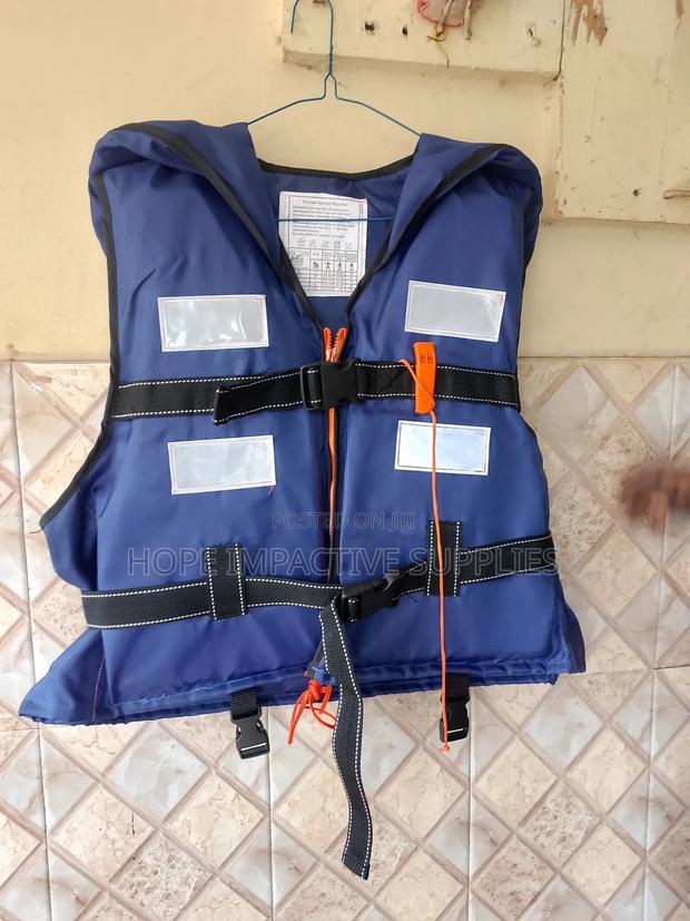 Quality Life Jackets With Reflectors And Whistle.