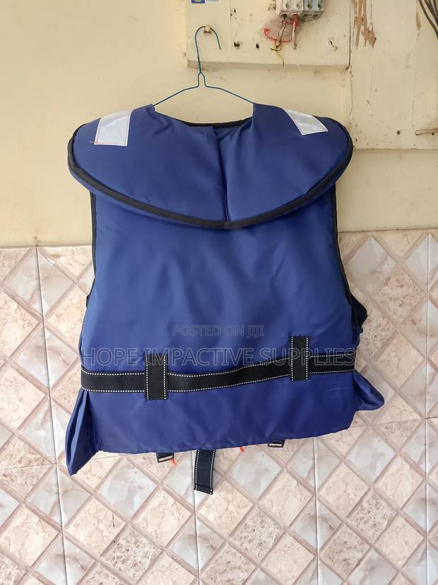 Quality Life Jackets With Reflectors And Whistle.