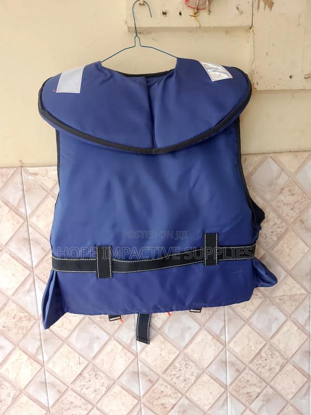 Quality Life Jackets With Reflectors And Whistle.