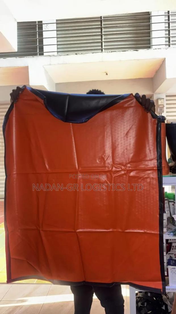Reusable Rubber Aprons · Photo 4