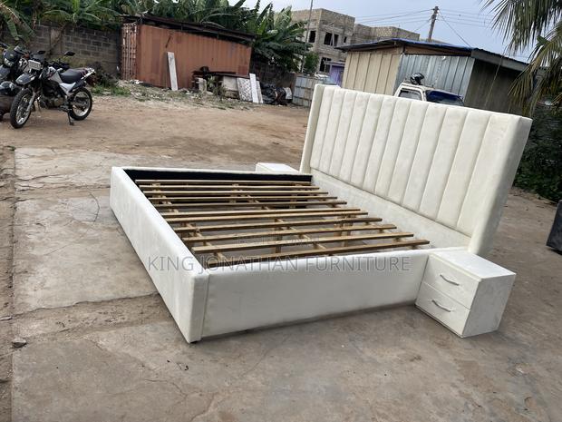 King Size Bed And Two Sides Drawers photo 2