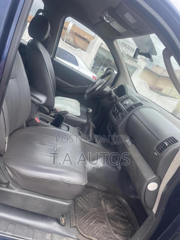 Nissan Navara 2016 Blue