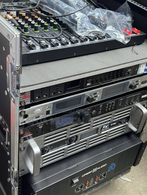 Full Set of Amplifier Rack · Photo 2