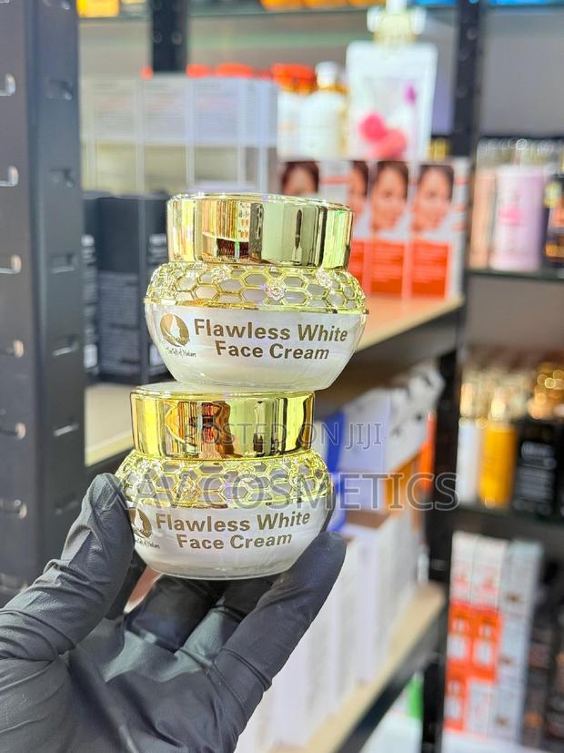 Flawless White Face Cream (Super Glow) · Photo 2