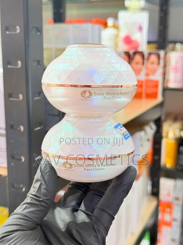Snow White and Radiant Face Cream (Super Glow) · Photo 2