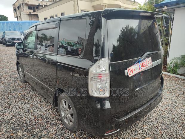 Toyota Voxy 2012 Black