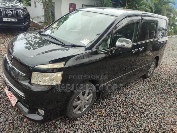 Toyota Voxy 2012 Black