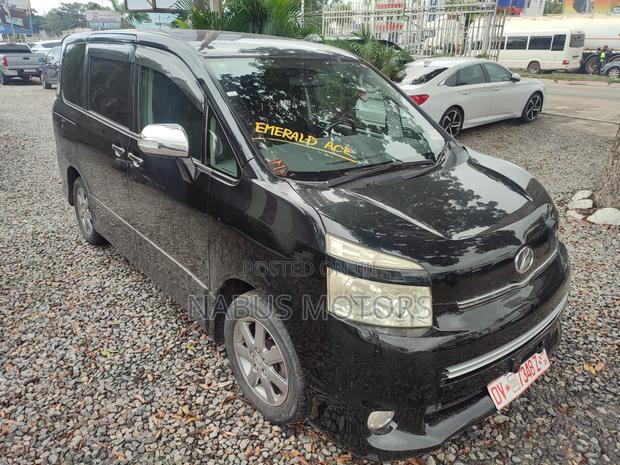 Toyota Voxy 2012 Black