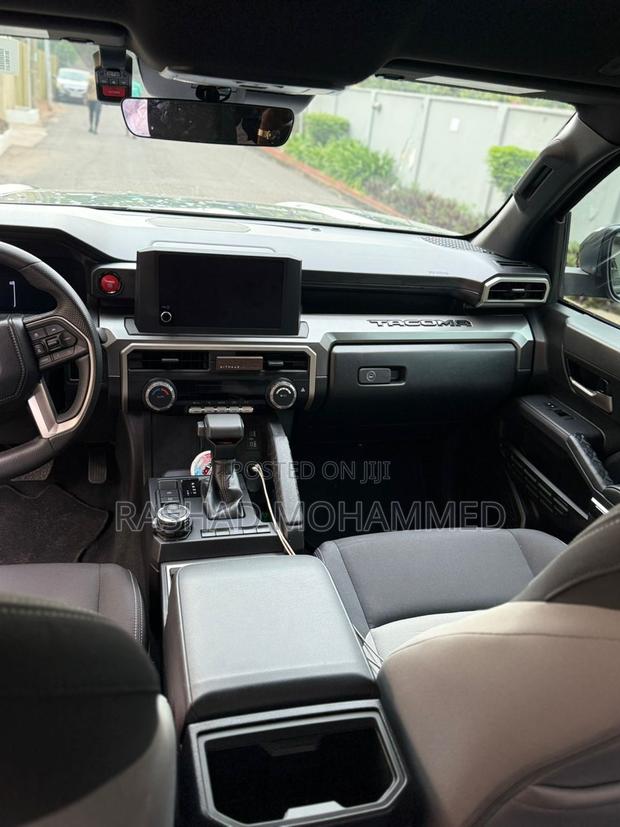 Toyota Tacoma 2024 Gray