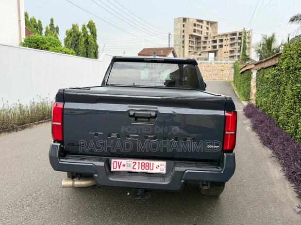 Toyota Tacoma 2024 Gray