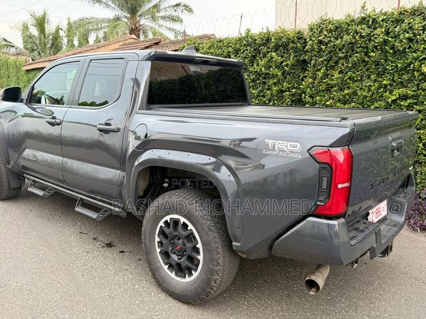 Toyota Tacoma 2024 Gray