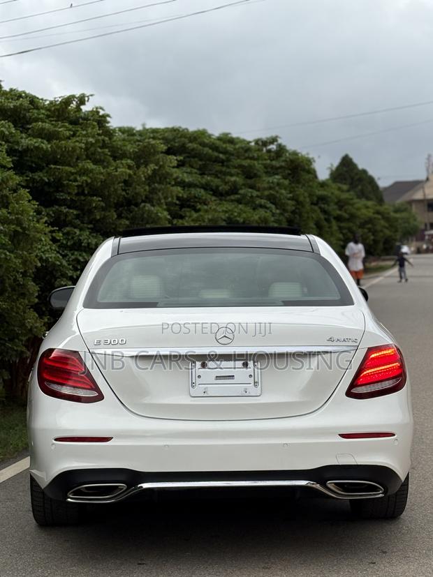 Mercedes-Benz E300 4Matic AWD Sedan (2.0L 4cyl 9A) 2017 White