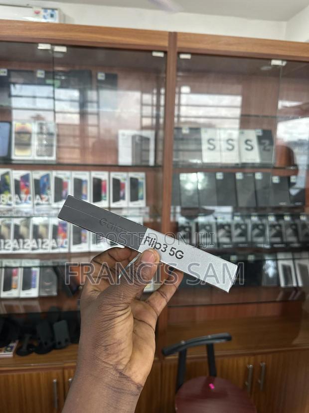 New Samsung Galaxy Z Flip 3 256 GB Purple · Photo 1