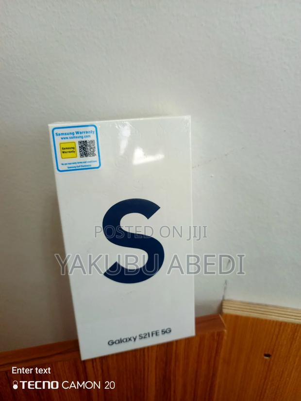 New Samsung Galaxy S21 FE 5G 128 GB Silver · Photo 1