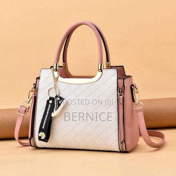 Woven Leather Bag · Photo 4
