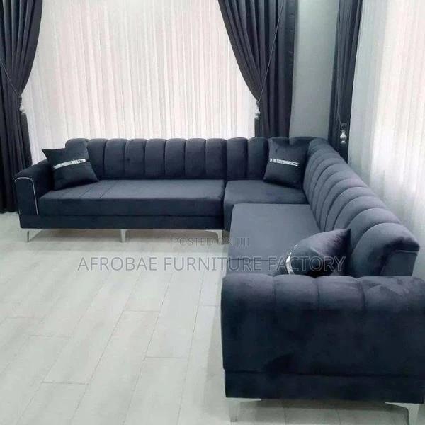 Upholstered Corner Sofa Chair · Photo 2