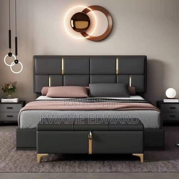 Queen Size Bed With Two Nightstand and Ottoman · Photo 2