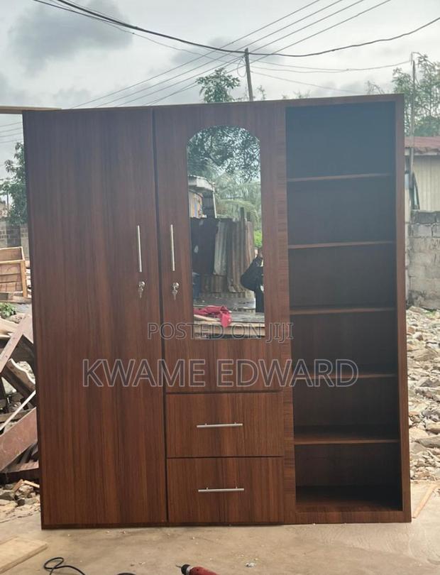 3 in 1 Wardrobe Available Cool Price · Photo 2