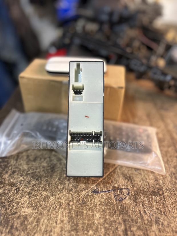 Nissan Rougue Power Window Switch photo 5