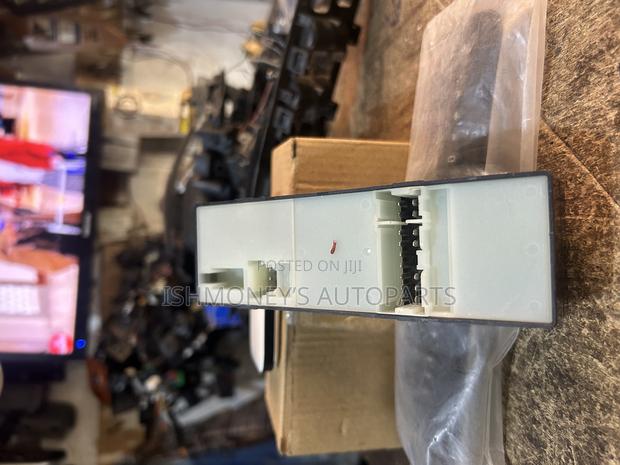 Nissan Rougue Power Window Switch photo 3