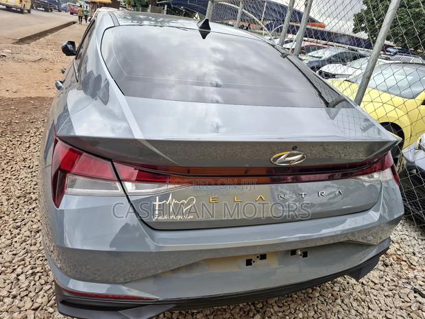 Hyundai Elantra SE 2021 Gray