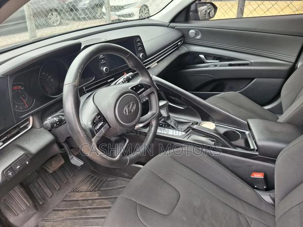 Hyundai Elantra SE 2021 Gray