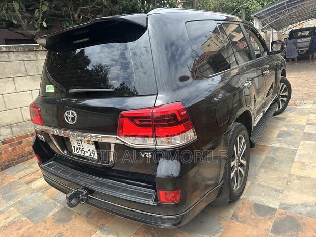 Toyota Land Cruiser 2019 Gray