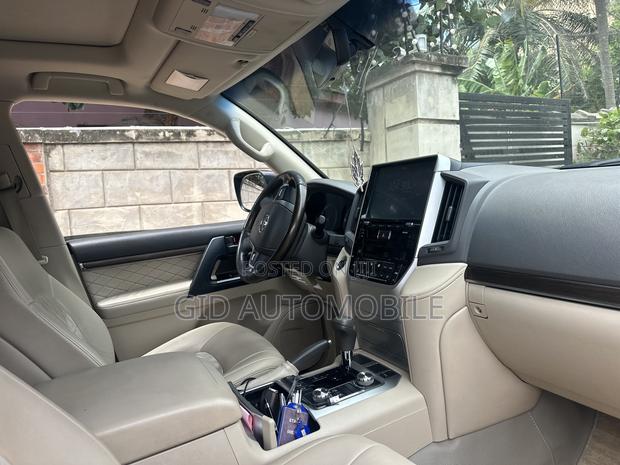 Toyota Land Cruiser 2019 Gray