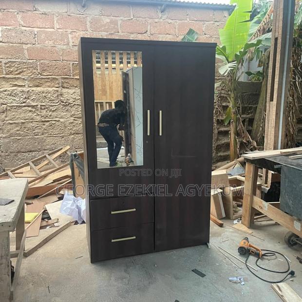 2 Door Wardrobe · Photo 2