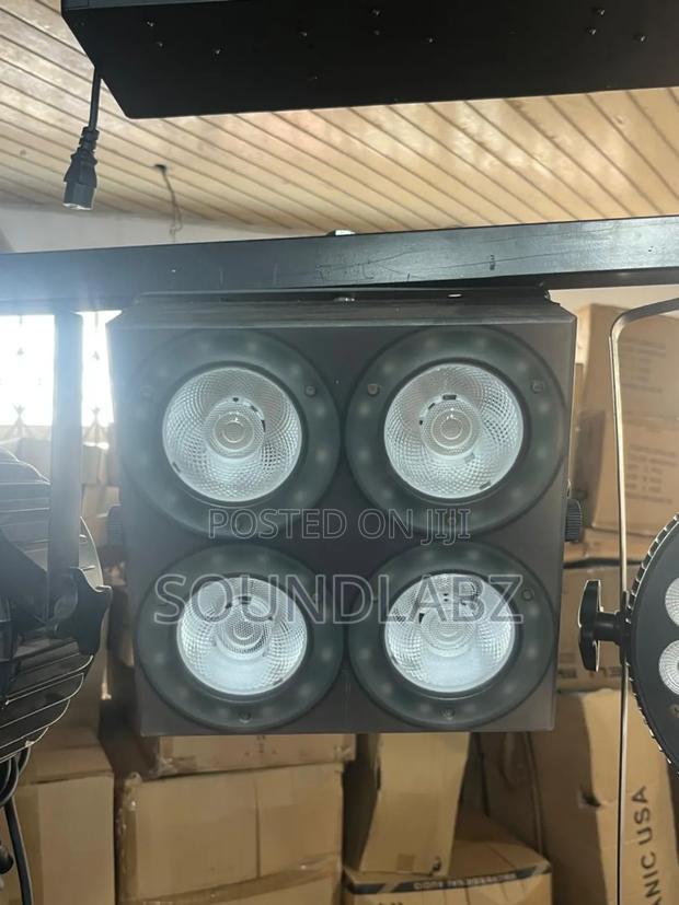 Powerlighting Blinder 4x30w Cob Ring Led Projector. · Photo 3