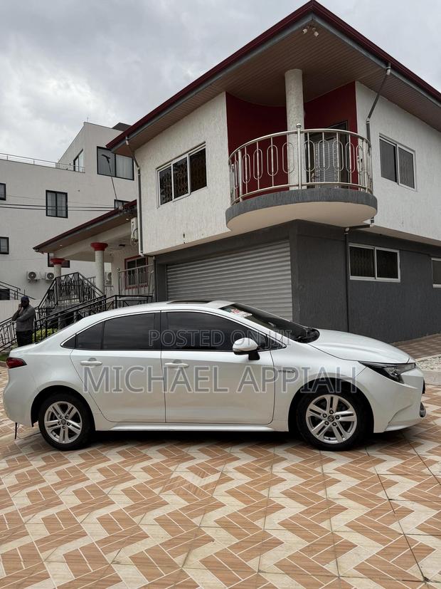 Toyota Corolla 2020 White photo 3