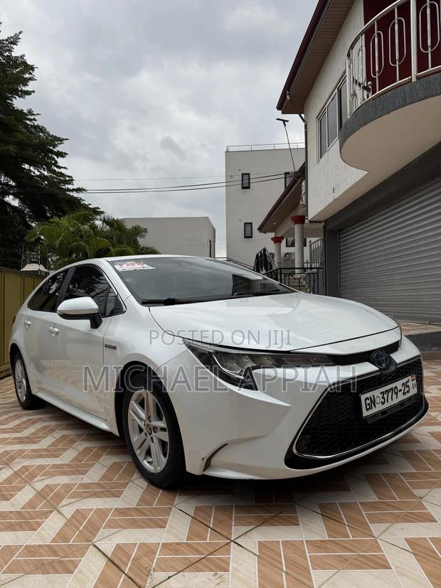 Toyota Corolla 2020 White photo 2