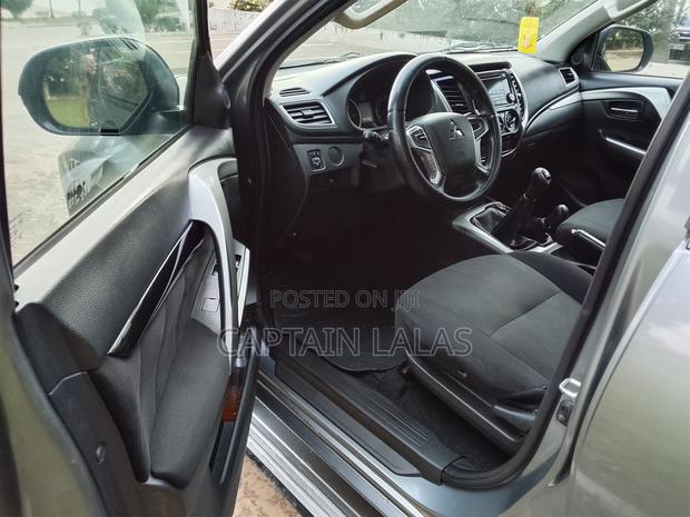 Mitsubishi Pajero Sport 2017 Gray photo 6